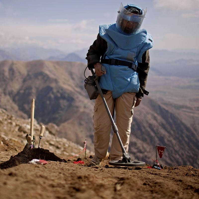 Efter årtier med krig er Afghanistan det land i verden med flest efterladte miner og ueksploderet ammunition.
